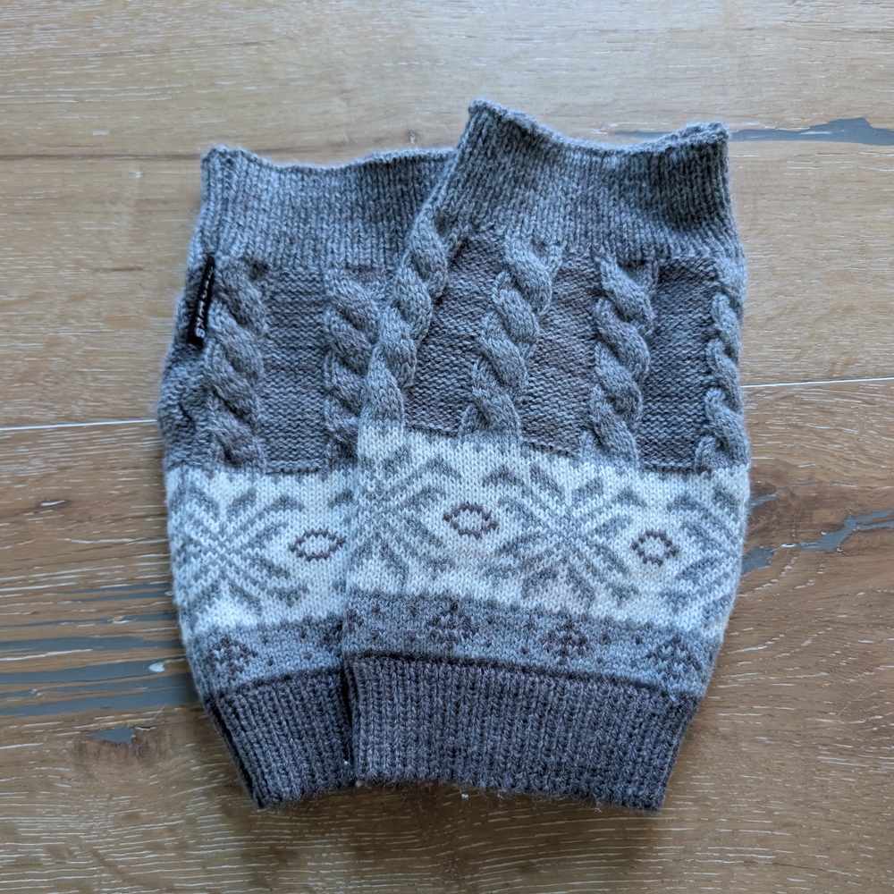 Muk Luks Gray and Cream Knit Leg Warmers